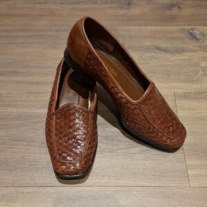 St. John's Bay Women's Brown Woven Leather Loafers/Driving Shoes (Size US 6.5)